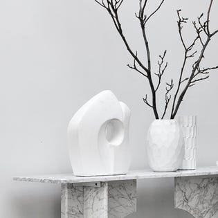 Hanson Deja Sculpture - White Sand - GlobeWest