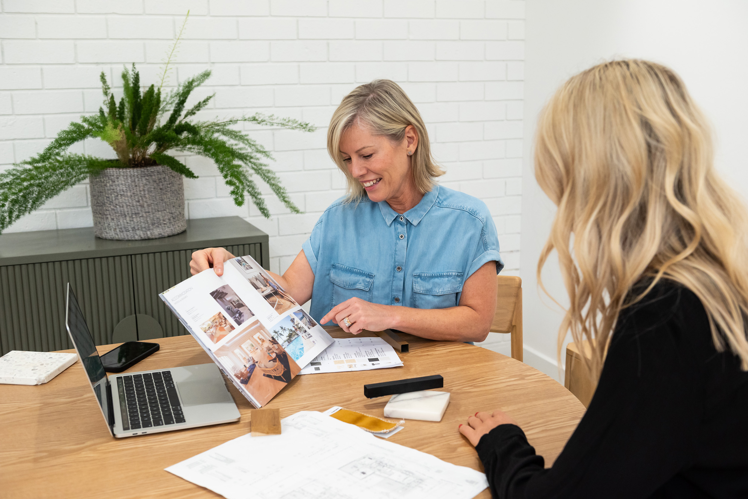 GlobeWest trade customer interaction